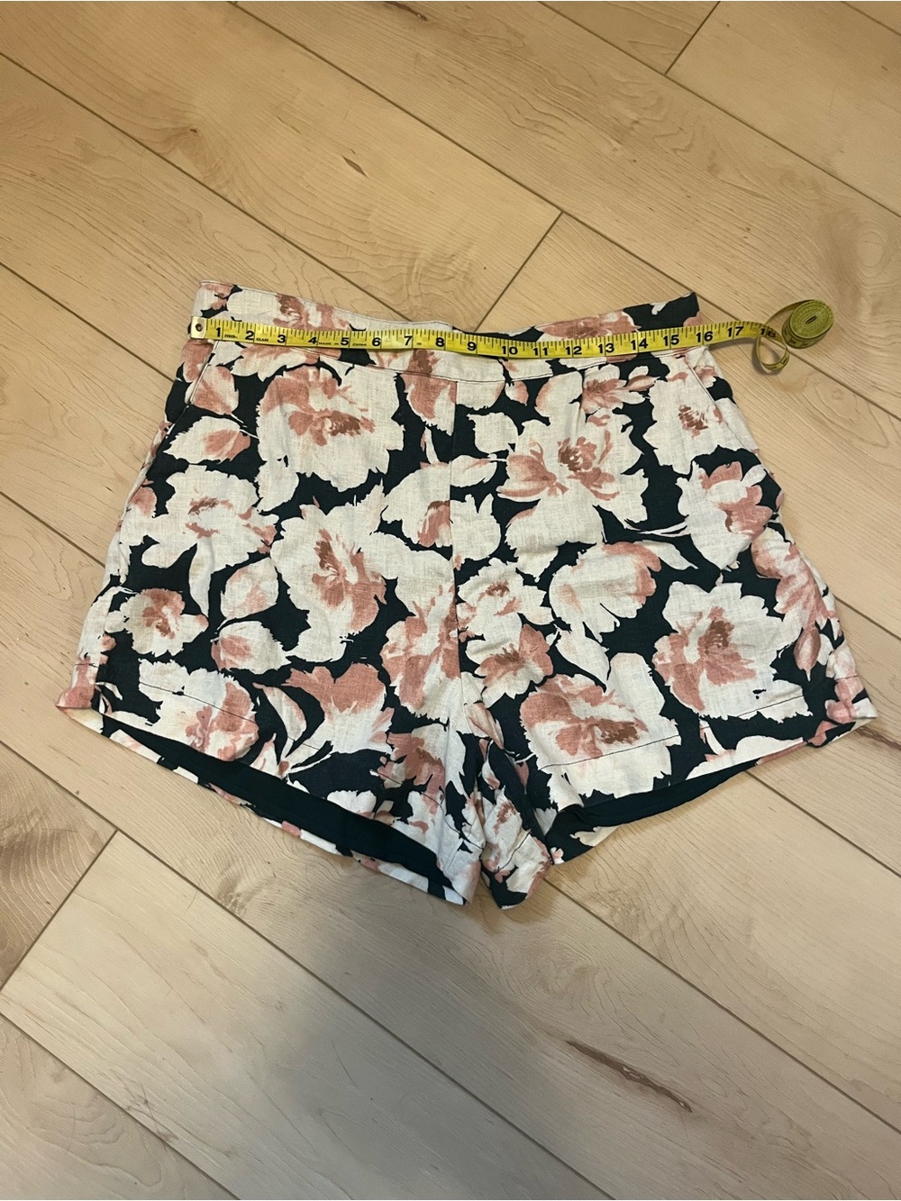 Abercrombie Floral Shorts - Picture 2 of 8